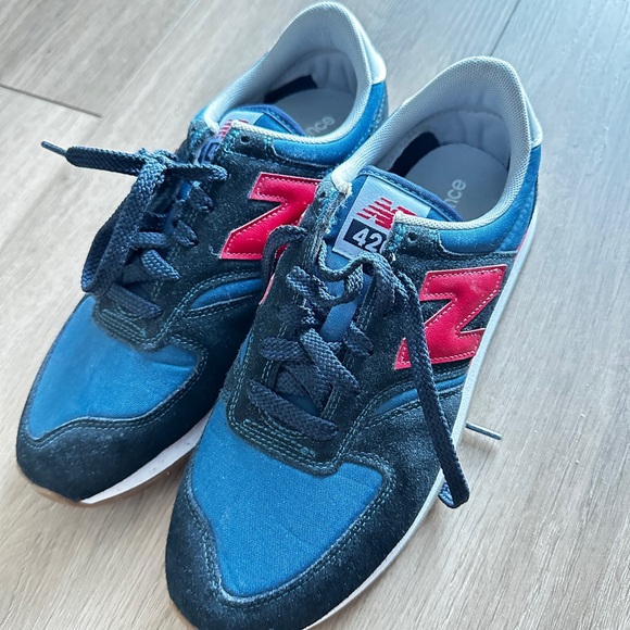 New Balance 420 Blue and Red Athletic Shoes - Picture 1 of 4